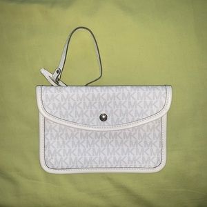 MICHEAL KORS WRISTLET POUCH
